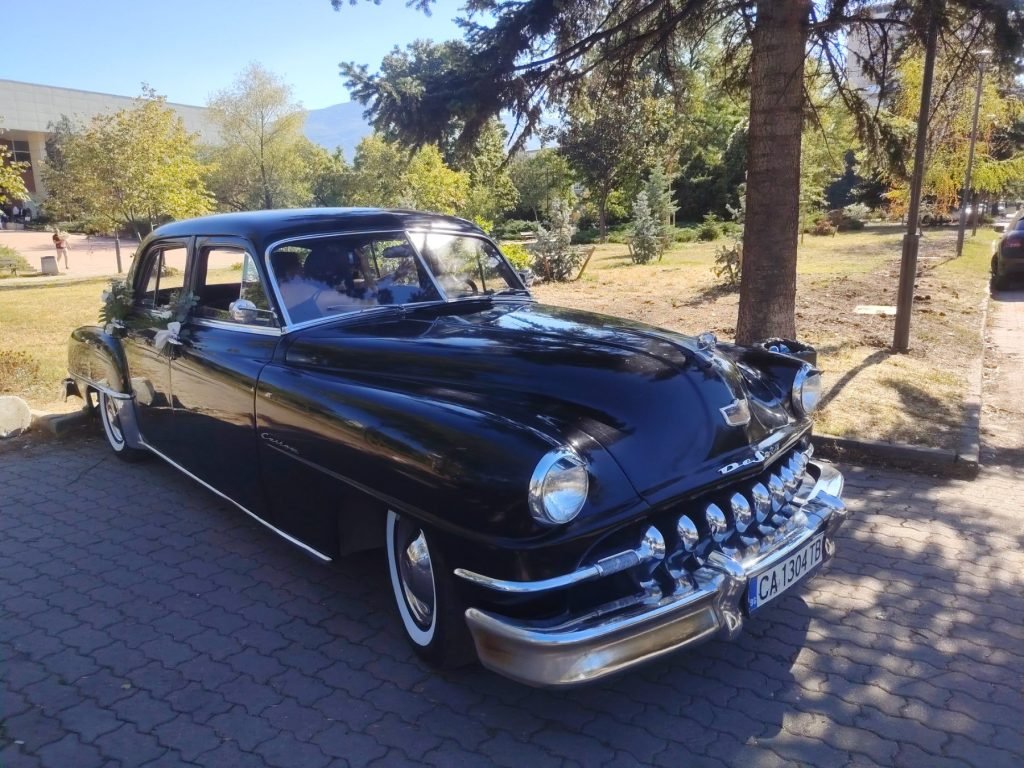 Черен ДеСото 1951 за сватба